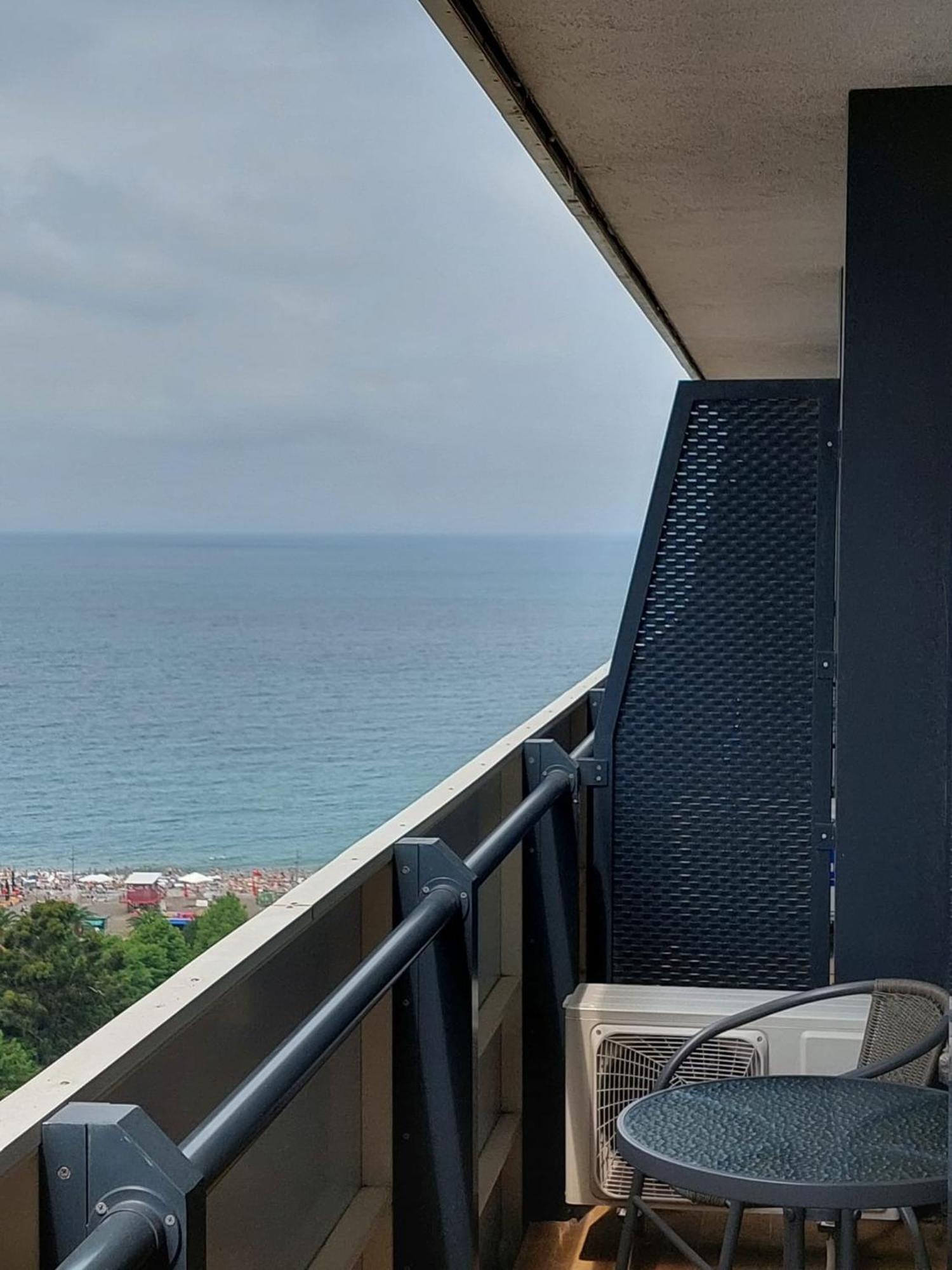 Apart-Hotel Orbi City บาทูมิ ภายนอก รูปภาพ